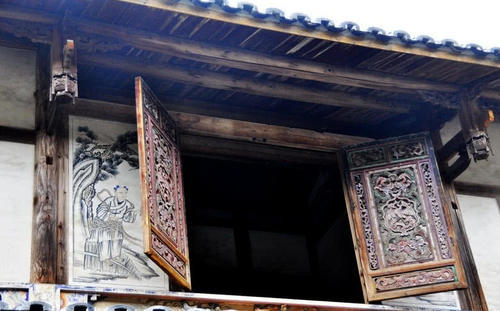 福建深山藏着神秘城堡，漂浮沼泽上百年之久，无人居住却没蜘蛛网