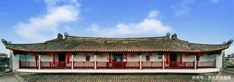 『连成』广东有棵树居然长在大门上, 与门连成一体