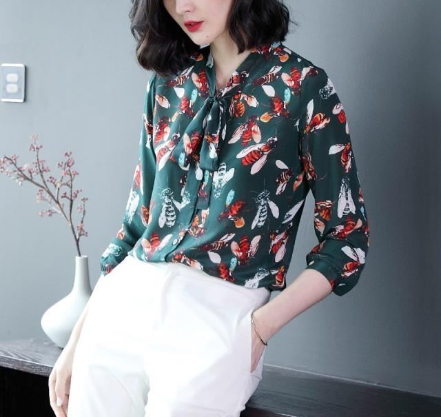 装新款:建议:70后妈妈们,过年打扮嫩点,学下图这样穿搭,洋气超减龄