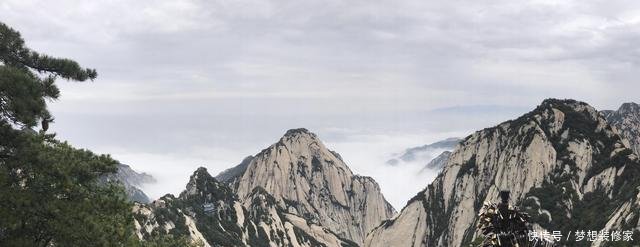 陕西著名景区又出事情，一男子拍完照片之后，完成“华山第二跳”