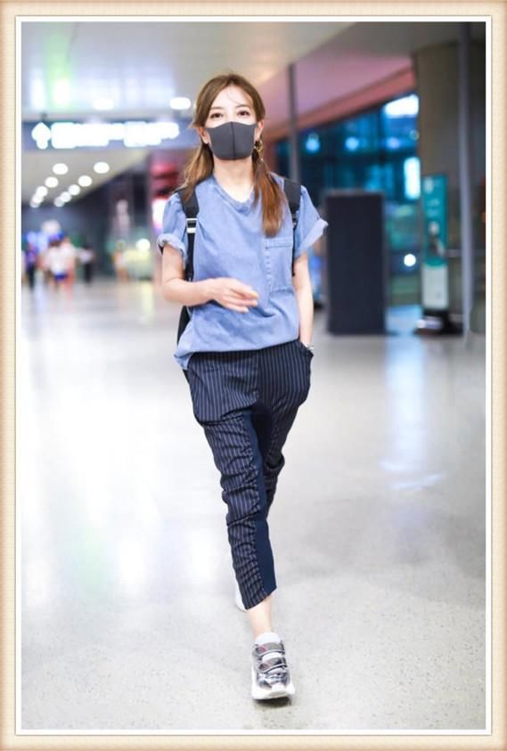 赵薇气质太强了！身穿红配绿竟然一点也不土气，网友：不服不行！