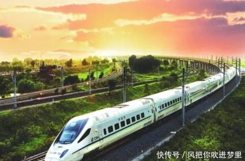 我国最难熬的高铁线路，全程手机几乎无信号，靠睡觉来消磨时间