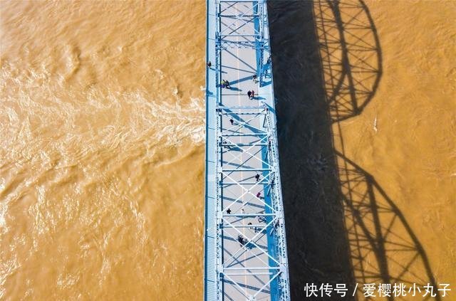  「唯一」它是黄河上修建最早，也是唯一保存至今的钢架桥，今年
