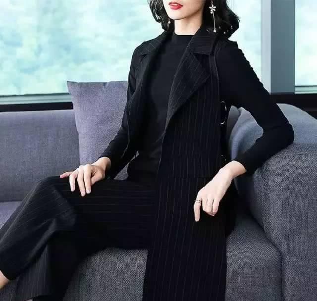  『套装』老婆不高，但真会打扮！穿这“优雅”套装＋短靴，拜年穿美的迷人