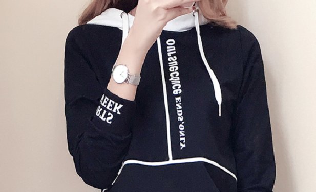 50岁小姨真会穿!瞧瞧她穿身上的“秋季套装”，洋气超显瘦