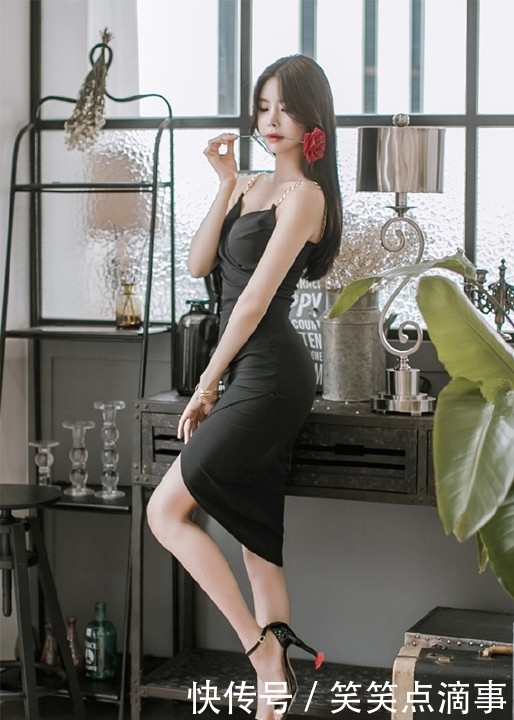  「美女」美女街拍身材曼妙的小姐姐，紧身裙的穿搭，美得更青春