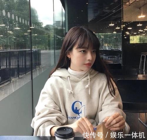 卫衣@好看的卫衣那么多,这4件“明星同款”,开春最推荐