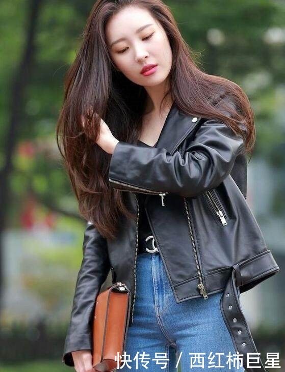  【美女】身材紧致的牛仔裤美女，充满青春活力，气场十足！