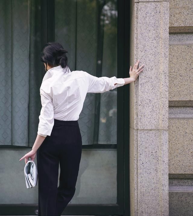 【初秋】初秋阔腿裤怎么穿,学三木博主的复古搭配,时髦高级又气质