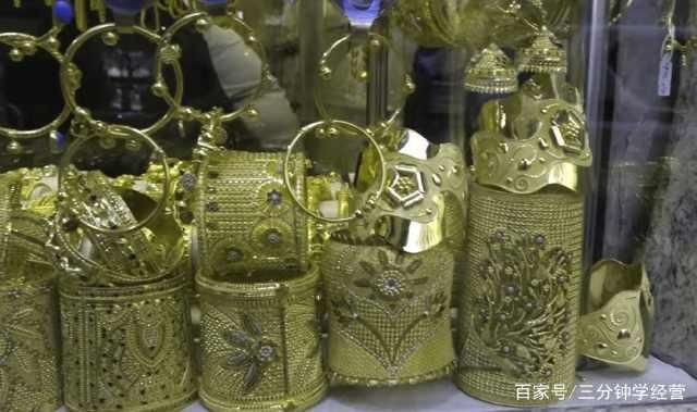 这是迪拜的黄金市场，政府担保没有假货，任何时候都存有10吨黄金
