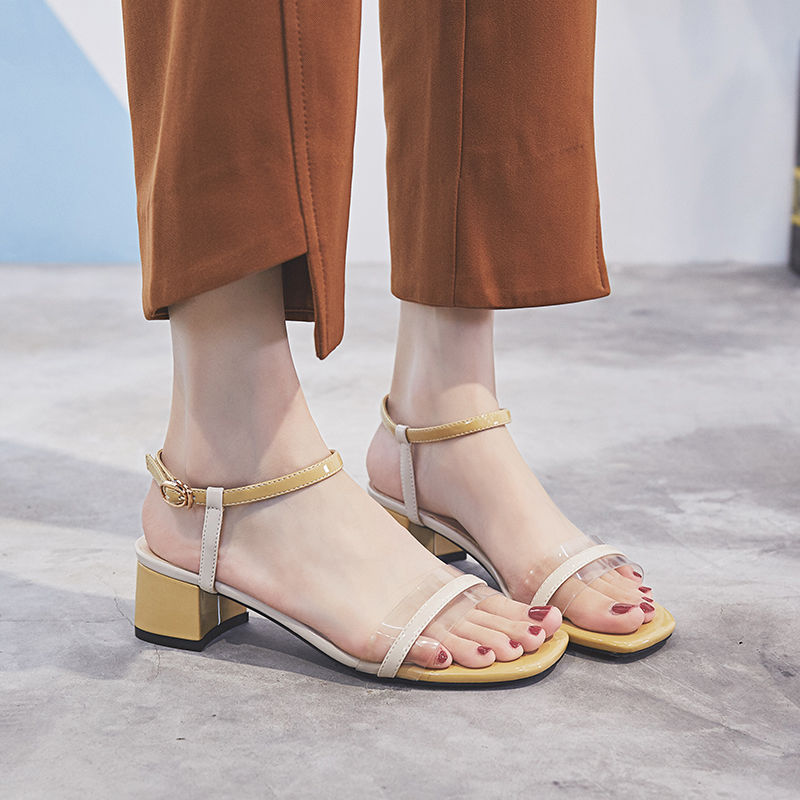 太惊艳了!瞧瞧都市女人都这怎么穿,“纤纤玉足”精致有型又高挑