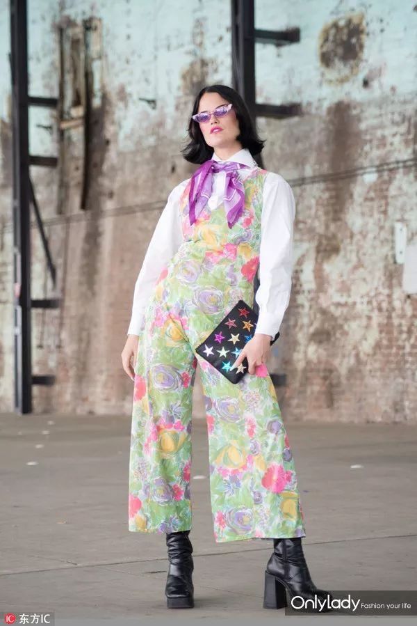 你距离时髦精可能就差一副超窄墨镜了