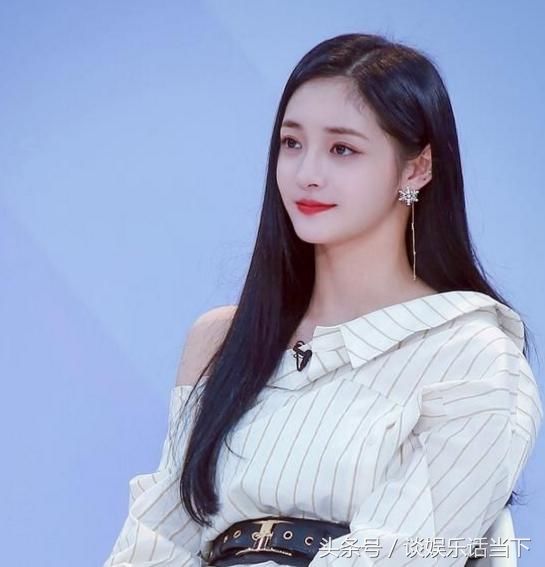 程潇和周洁琼身材大PK，程潇以大胸出名，但图6让后者略胜一筹