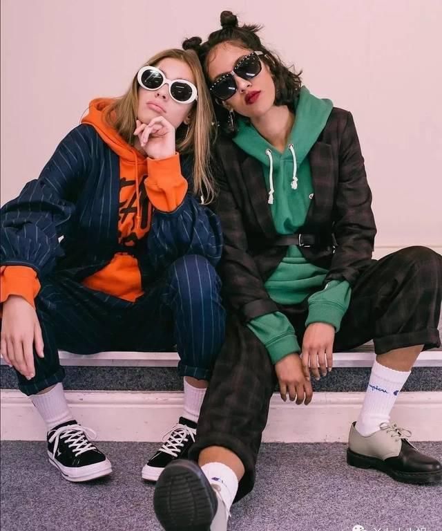  漂亮：时尚街拍示范性，这25套连帽卫衣穿衣搭配，究竟漂亮在哪儿？