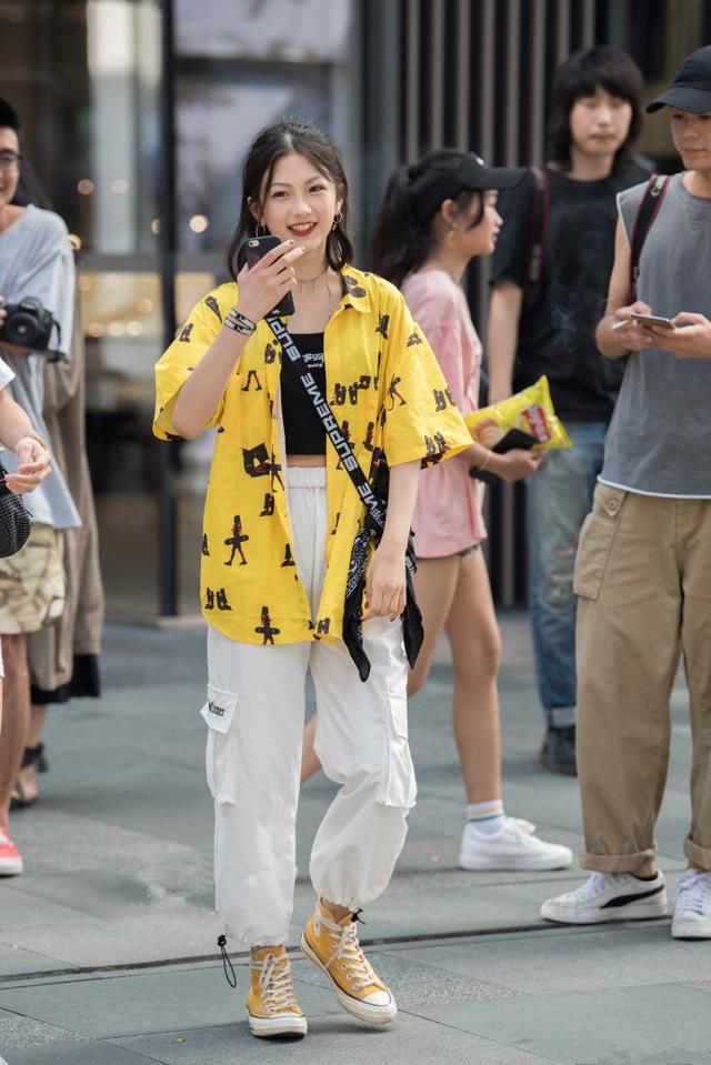 路人街拍,气质连衣裙巧穿搭,时尚装扮秒杀路人!