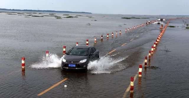 中国最美水上公路！女司机表示：虽然景不错，开车还是算了吧！