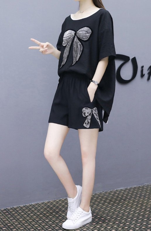 小个子媳妇真会穿，一米五的身高穿上“洋气套装”，女人味爆棚