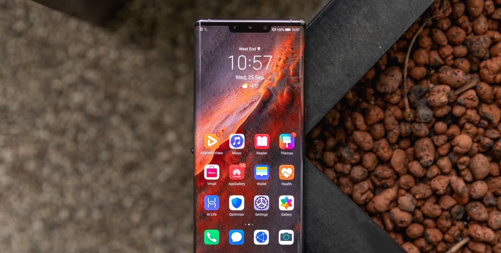  设计：华为Mate 40 Pro概念图：外置刘海+倒三角摄像头