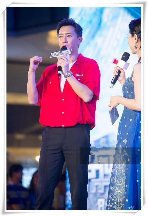 韩庚是吃仙丹了么?34岁穿红衬衫嫩过18岁吴磊,难怪卢靖姗那么爱