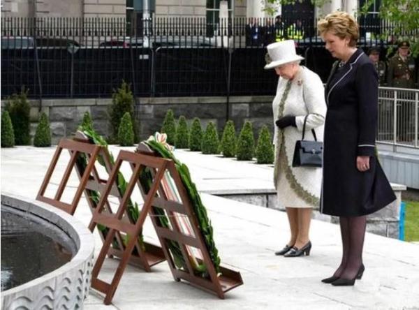 女王太自律，92岁仍穿高跟鞋天冷不穿秋裤，活的精致