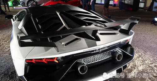 聚会上看到一台兰博基尼，车身印着63，比保时捷GT2RS还快