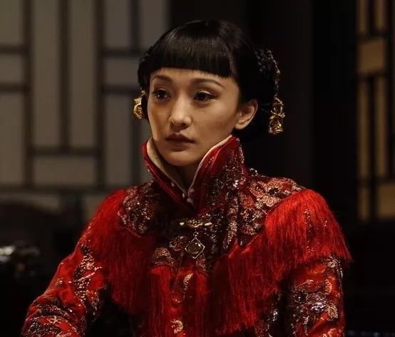 《如懿传》周迅露出脑门年轻18岁,刘海原来不能减龄?