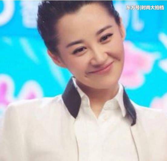 许晴这下消停了!一身“格格巫”黑裙遭吐槽，网友:老妖哪里跑?