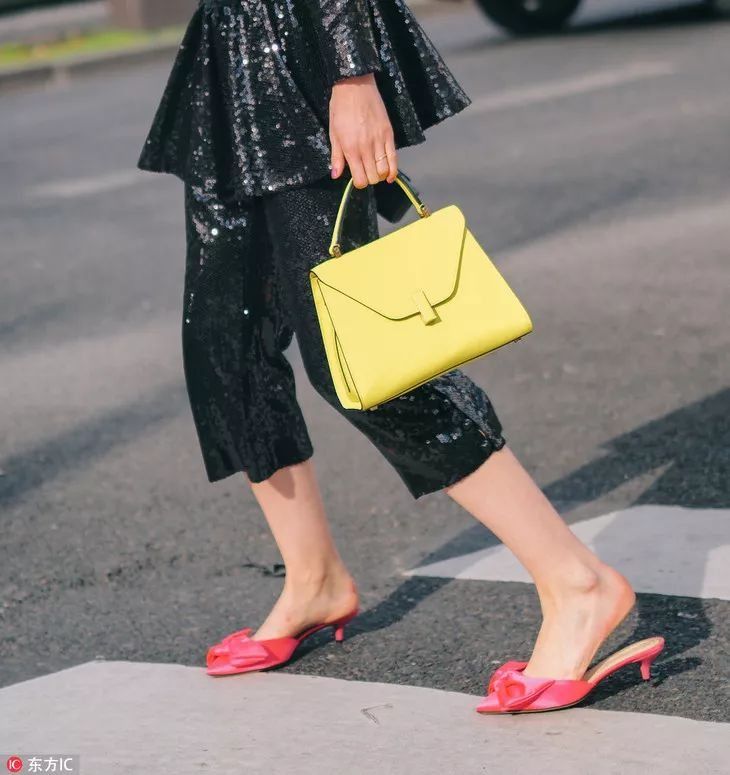 时髦办 | 我的大长腿,是尖头深V穆勒鞋宠出来的!