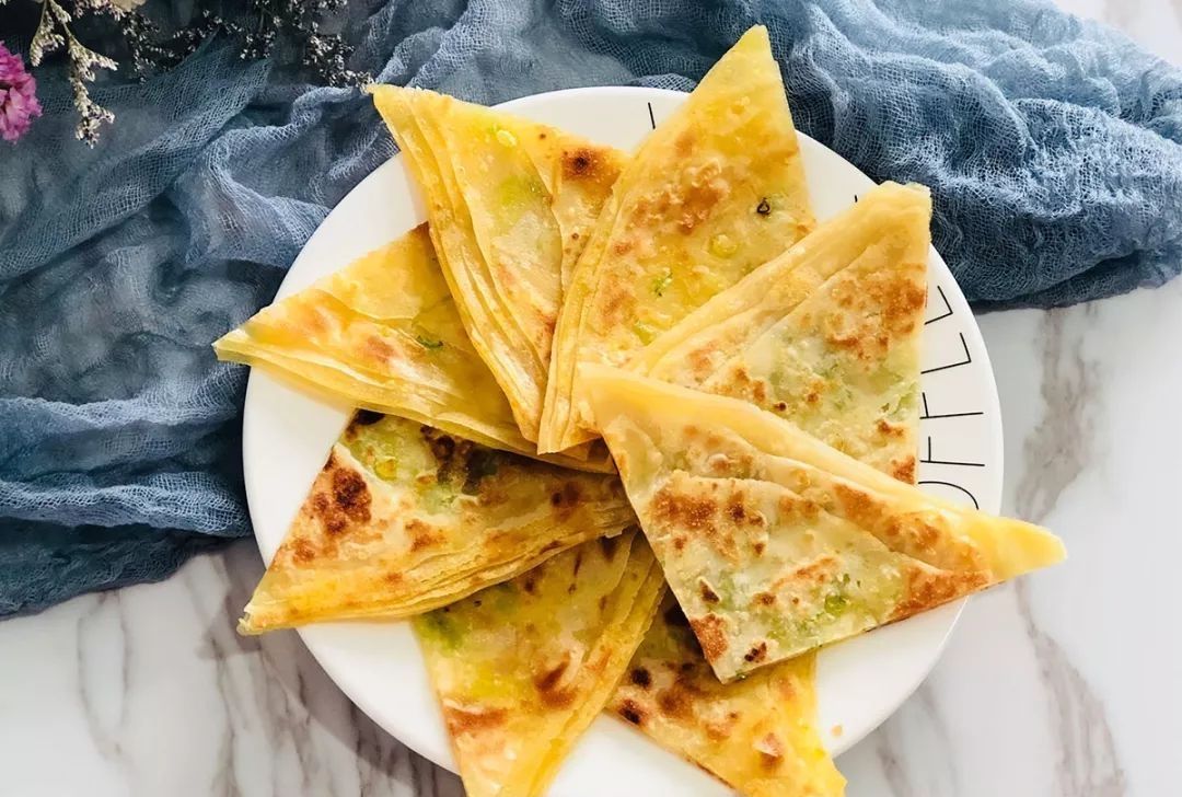  适量：馄饨皮，原来还能这么吃！做法简单又好吃，一学就会！