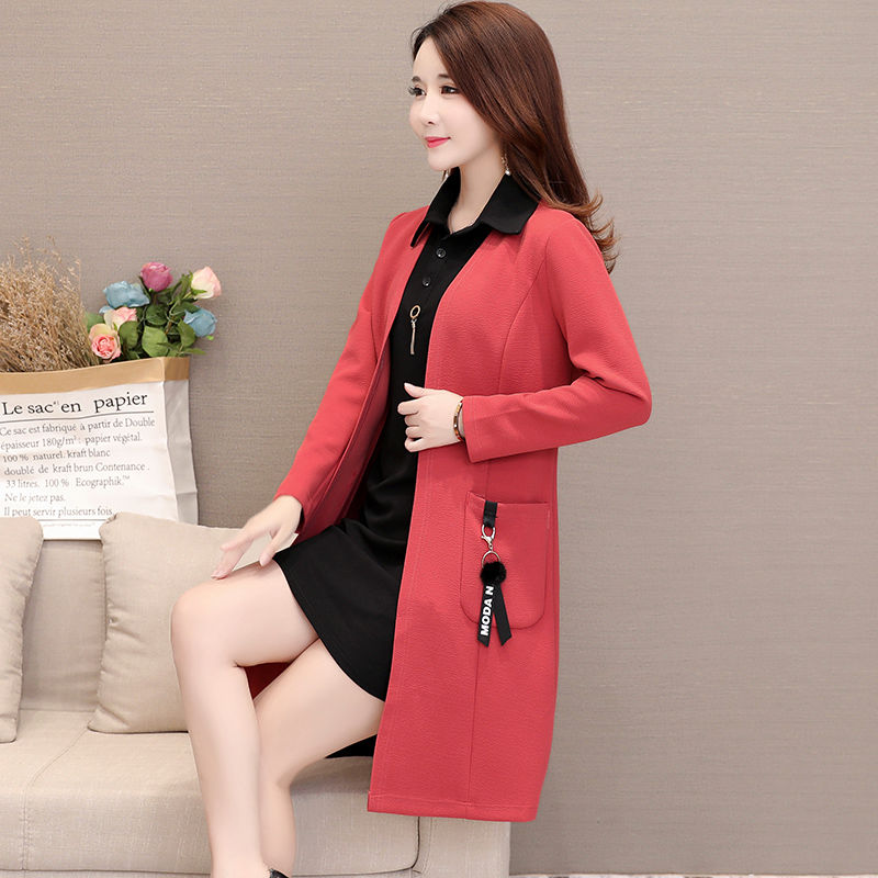 太美了!难怪妈妈不穿裙，穿上新出炉的气质套装，美的不像中年人