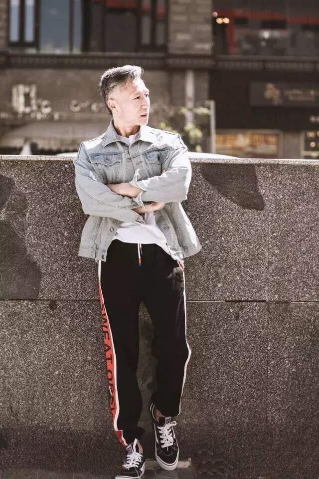 六旬中国大爷一夜爆红米兰时装秀,圈粉无数,秒杀网红小鲜肉