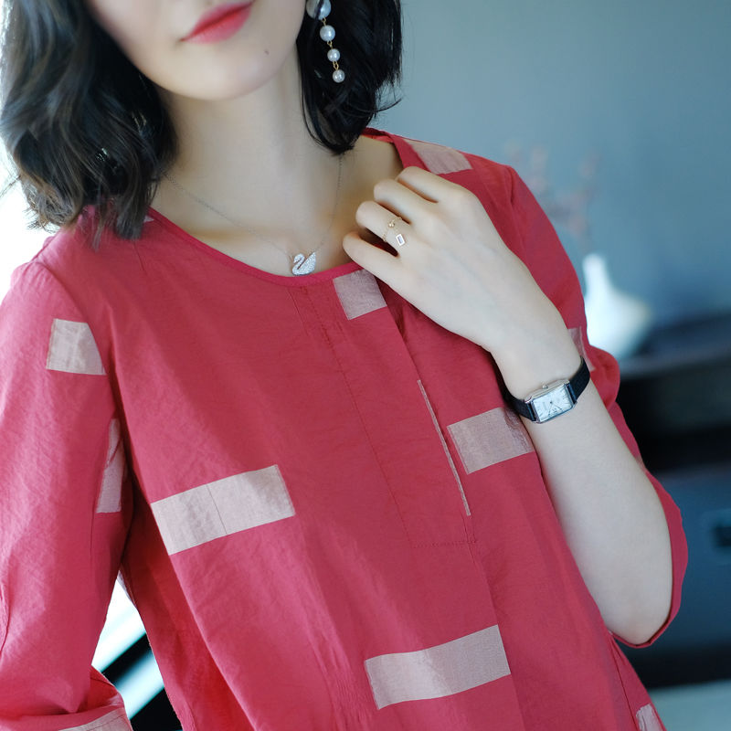 裙子买对不买贵，穿这种档次的“优雅裙”，不俗不媚显优雅