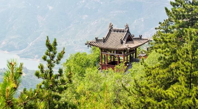 五岳中唯一的4A名山，就在山西大同，悬崖寺庙让人“提心吊胆”