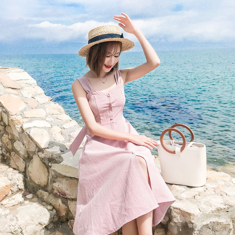 备一条吊带连衣裙，轻轻松松去旅游，而且还很性感