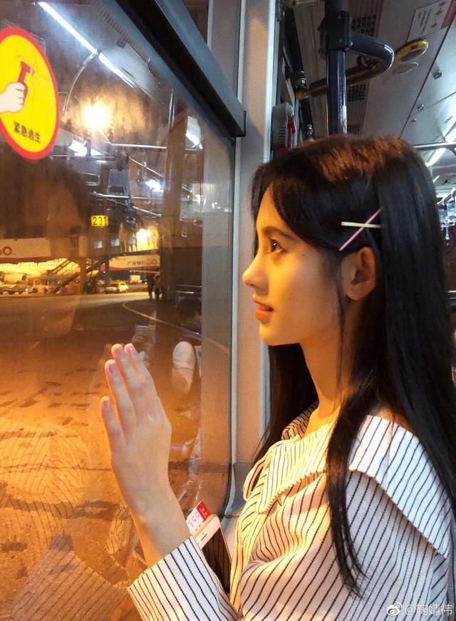 鞠婧祎的颜值暴击,身材暴击,你更喜欢哪个?