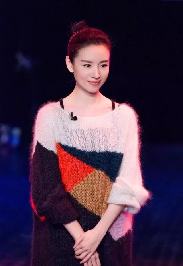 董洁新节目颜值又上升了，很多人都有感觉，曾经自己又回来了!