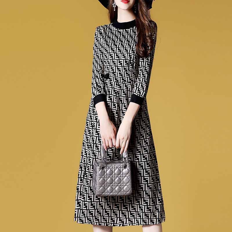 入秋早晚冷，短袖就别穿了!瞧这“秋装裙”，洋气显瘦人人夸