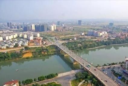 广西面积最大的地级市，比海南岛和台湾岛还要大，你知道是哪吗？