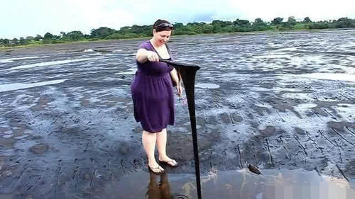 世界最奇异的“湖泊”,如每天采一百吨,开采了百年却从不枯竭