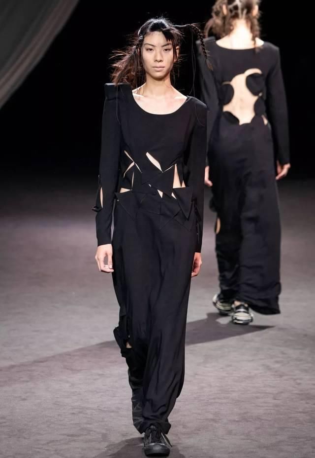  时装秀：Yohji Yamamoto 2020 春夏时装秀：山本耀司的黑色诗意想象