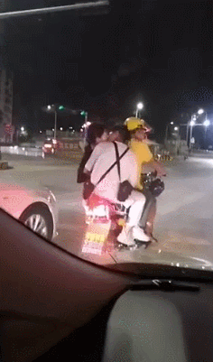  下雨|每日易起:每当下雨的时候 还是觉得有辆车真好!