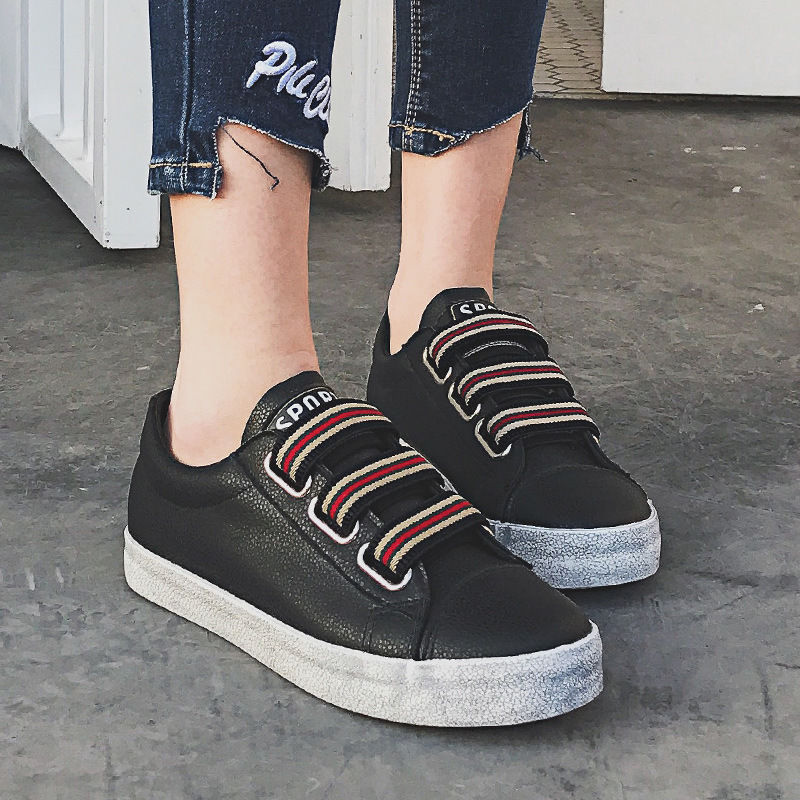 女友不爱穿高跟鞋，一直穿这样的休闲鞋，也是满满的魅力