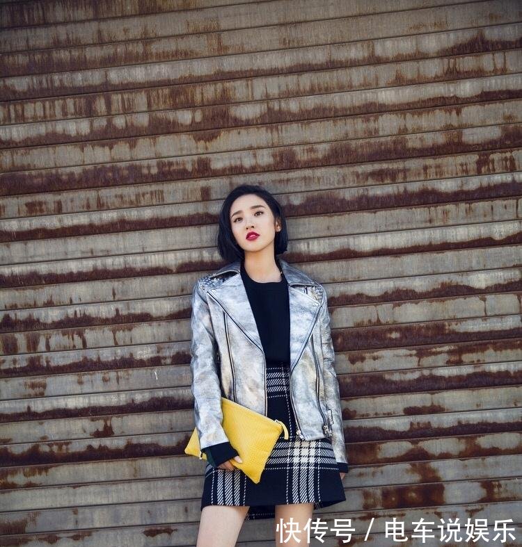 唐艺昕很惊艳了! 绣花衬衫中间开叉到肚脐眼, 网友: 这身材我服了