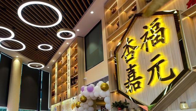香港影视明星吕良伟到廉江来了