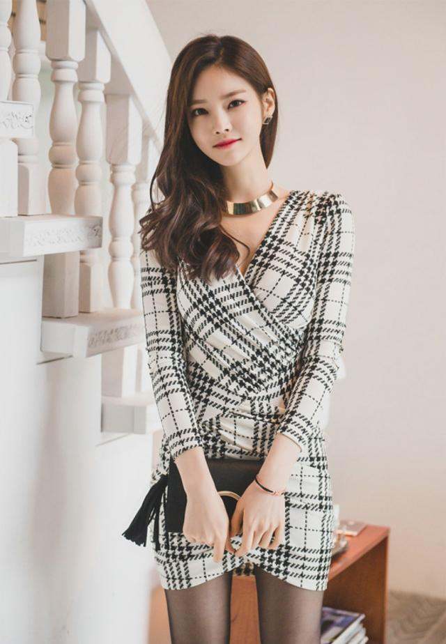 凹凸有致的身材，穿上美美的裙装，不辜负这个炙热的夏天！