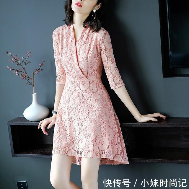  「显嫩」颜色超显嫩的连衣裙，很受上班族们的喜爱