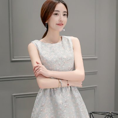 这裙子的确有点贵了，但真的好美，气质高贵显美嫩