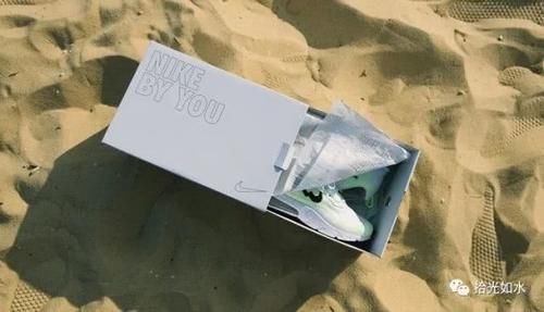 『歪歪扭扭』这双耐克跑鞋，钩子做的歪歪扭扭，但背后的故事，还是很暖心的！