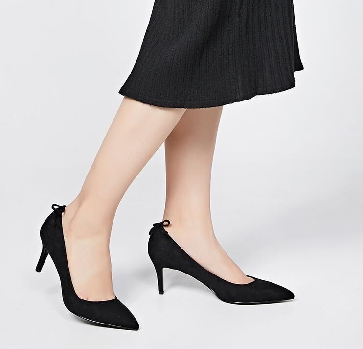 一见钟情尖头细跟高跟鞋，穿出女王范