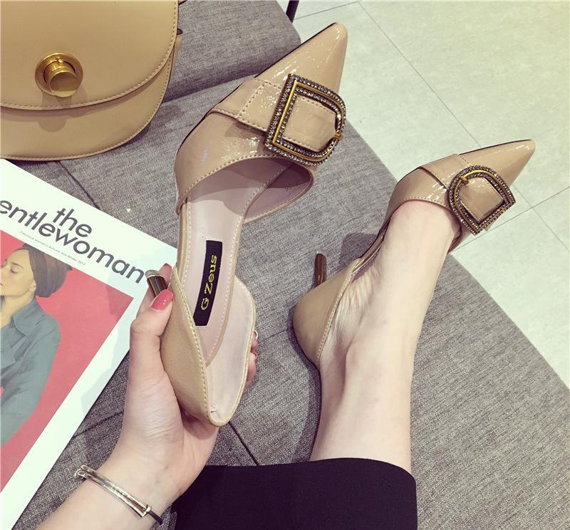 高跟鞋别穿去年的了，扮靓清爽一款倾心，把控潮流新导向